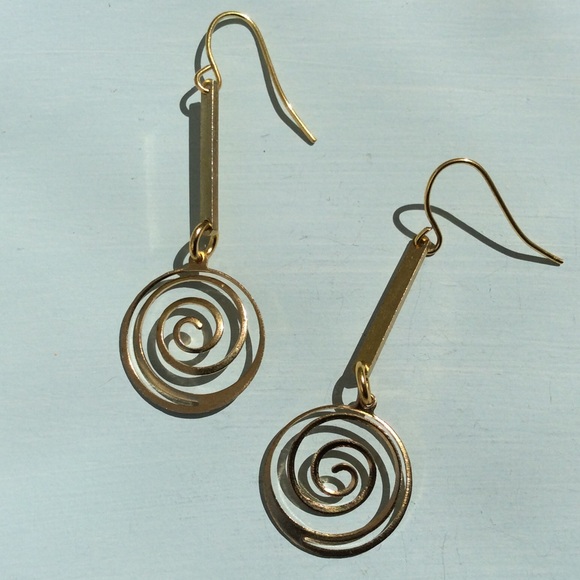 New Gold plated Earrings - Picture 7 of 7